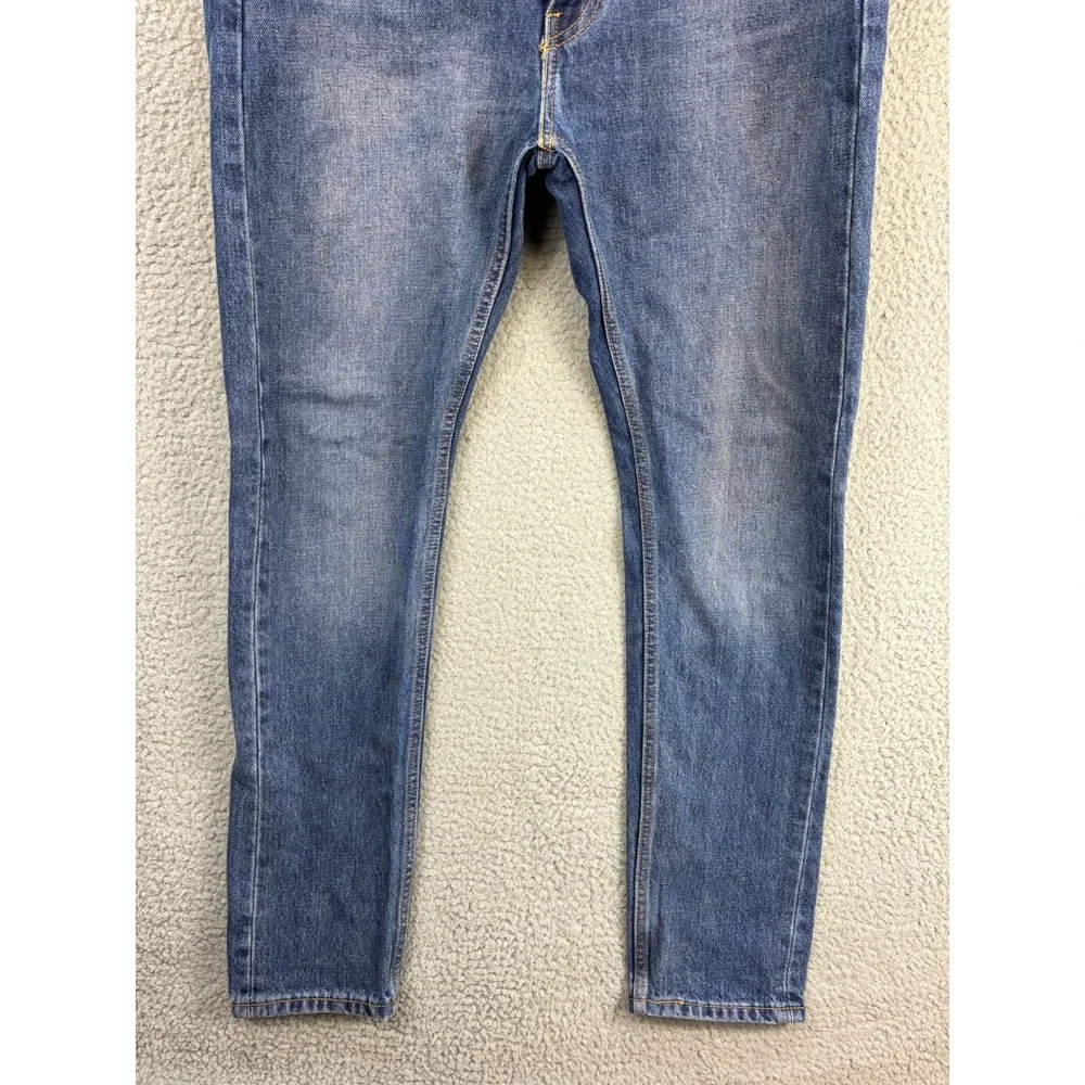 Levis no visible